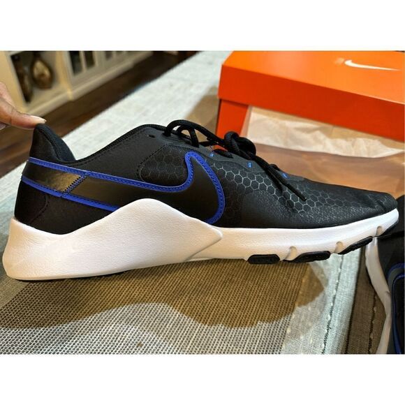 Nike Men's Legend Essential 2 Sneaker - Picture 6 of 7